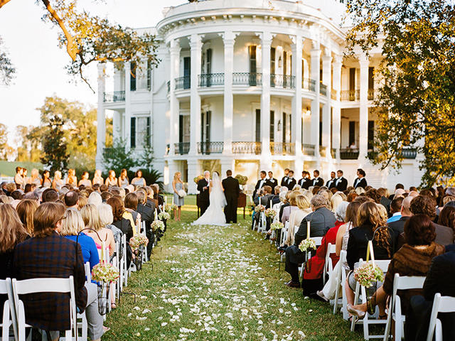 Nottoway is a spectacular setting for a romantic fairytale wedding!