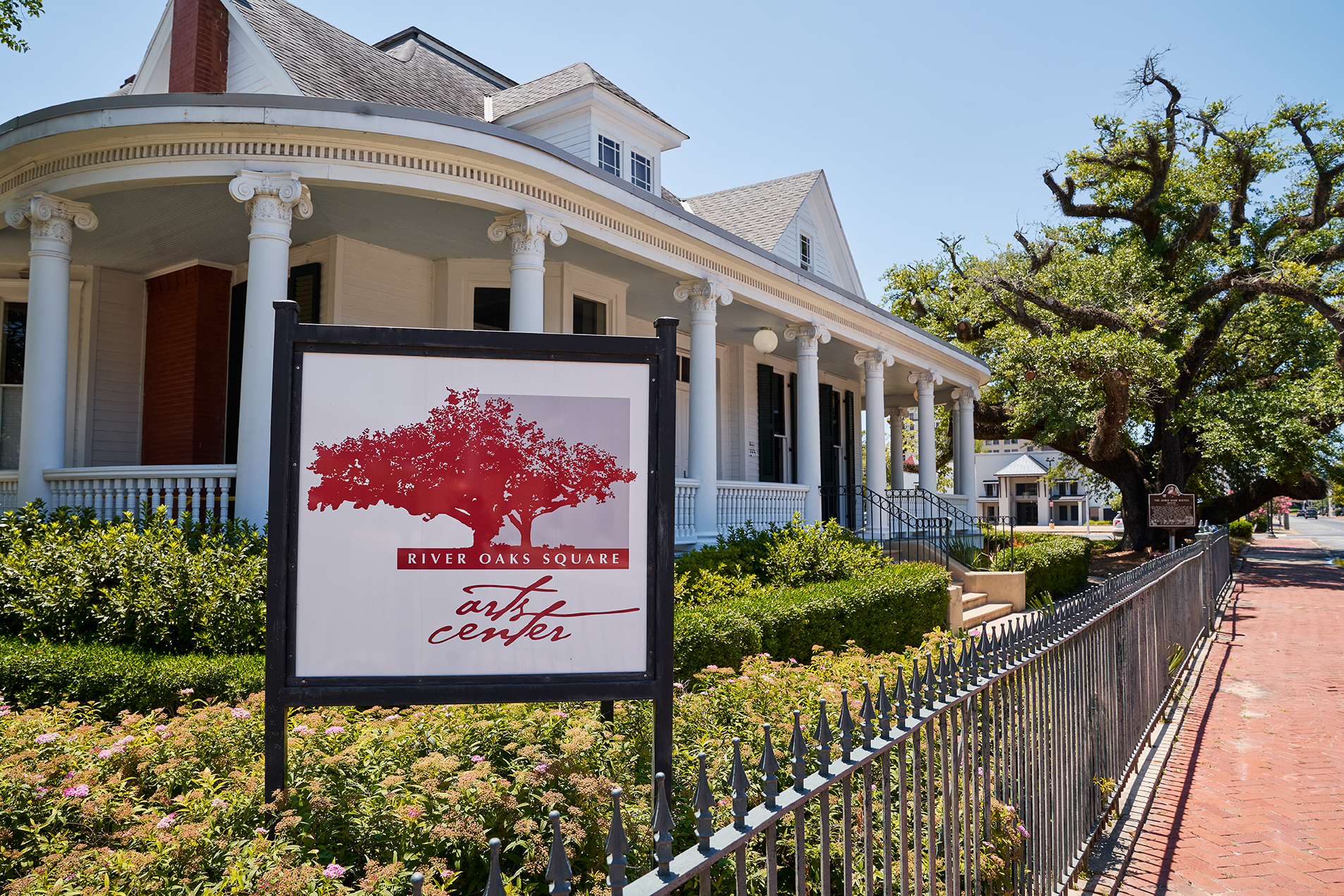 River Oaks Square Arts Center in Alexandria