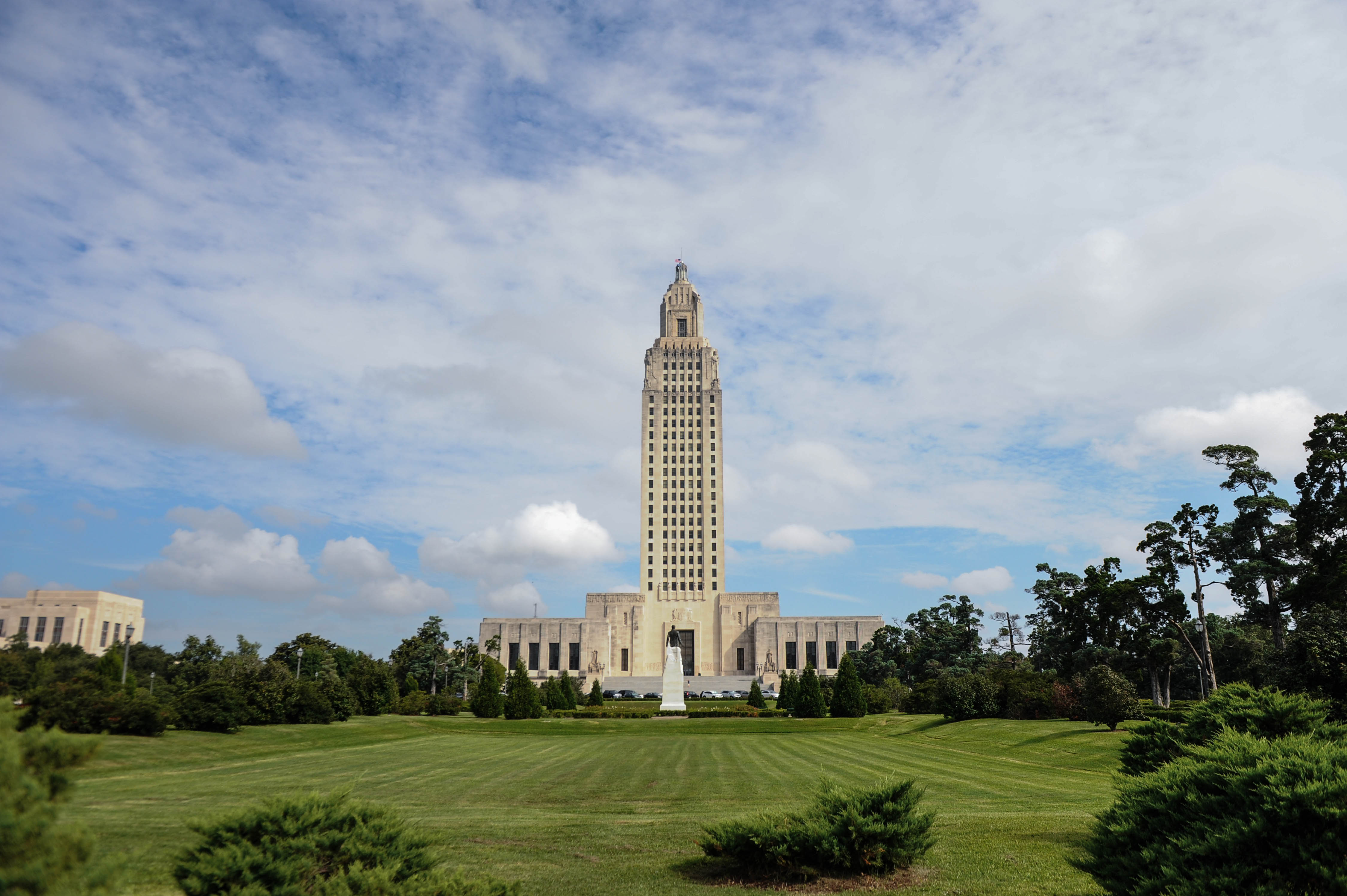 Louisiana_State_Capitol.jpg