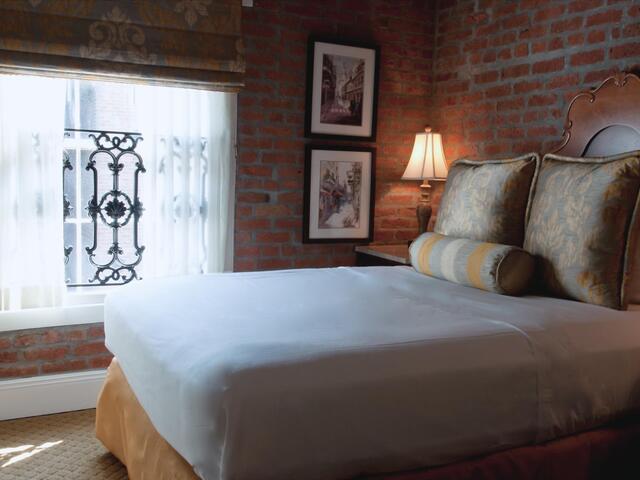 French Market Inn - Queen Petite Room Photo 4