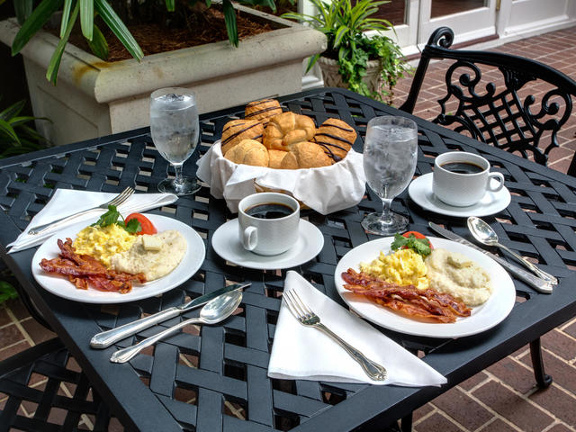 Hotel Mazarin - Complimentary Deluxe Continental Breakfast Daily