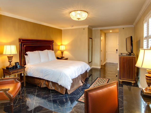 Hotel Mazarin Superior King Guestroom