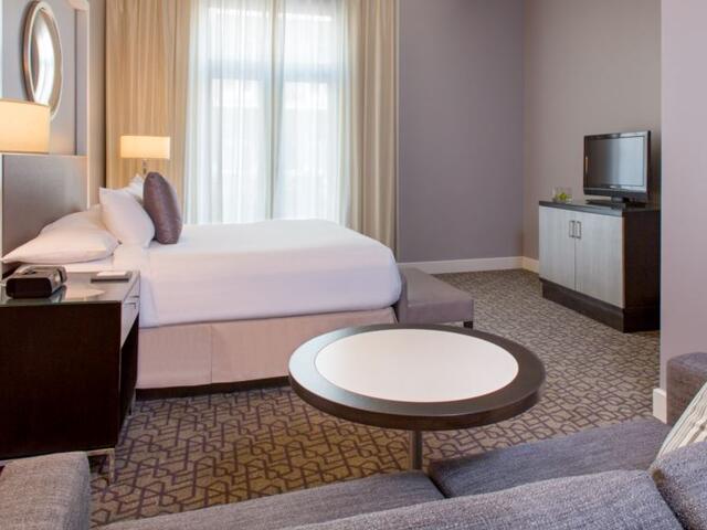 Premium King Guestroom - Hyatt French Quarter Photo 5