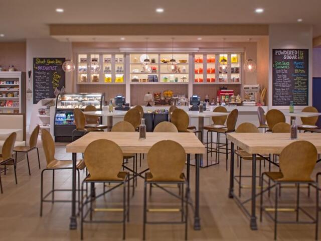 Powdered Sugar Restaurant - Hyatt French Quarter Photo 6