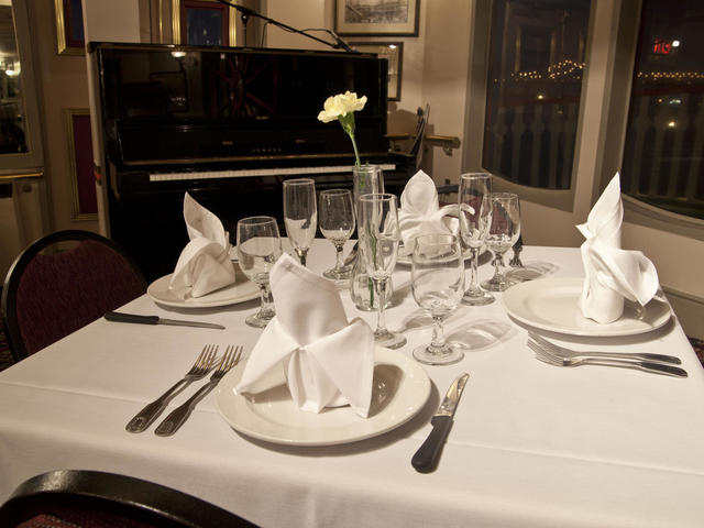 dining on the Natchez