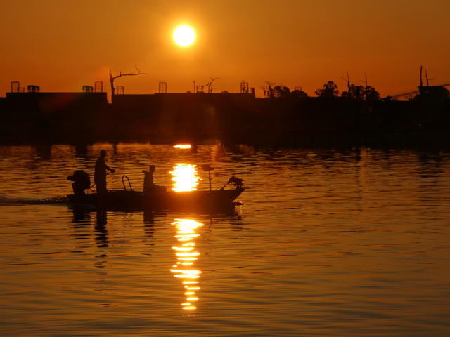 T Rivers Bar & Grill Photo 2