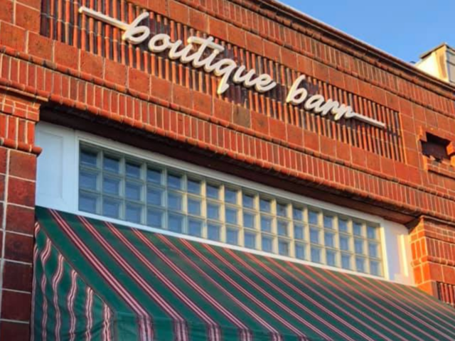 Front of Boutique Barr Photo