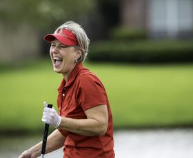 A woman golfing at Pelican Point Golf in Louisiana.