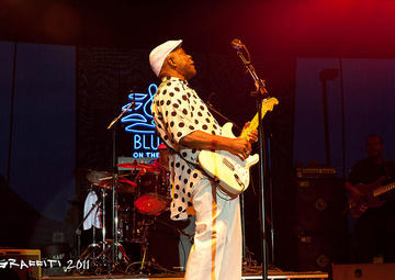 Buddy Guy playing the blues.