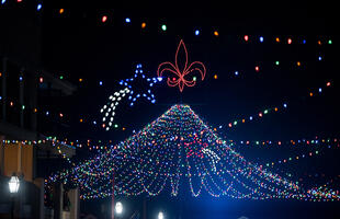 A giant light display featuring a shooting star and a fleur-de-lis at the Natchitoches Christmas Festival